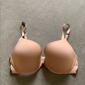 t-shirt lightly lined bra 32DD